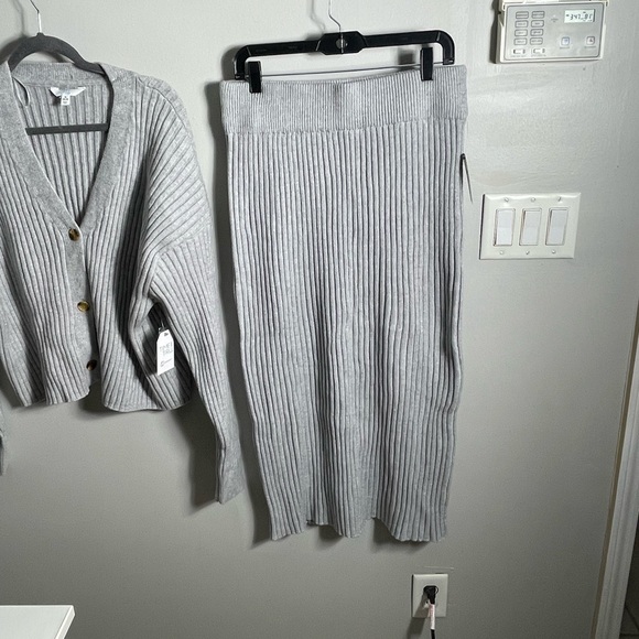 Grey Sweater skirt set - Picture 2 of 2